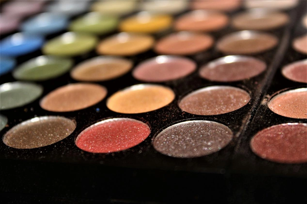 Multi-color eyeshadow