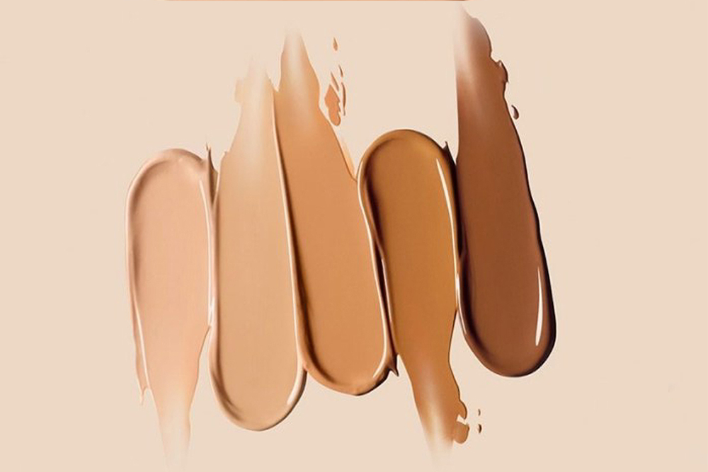 Multicolored foundation liquid suitable for various skin tones