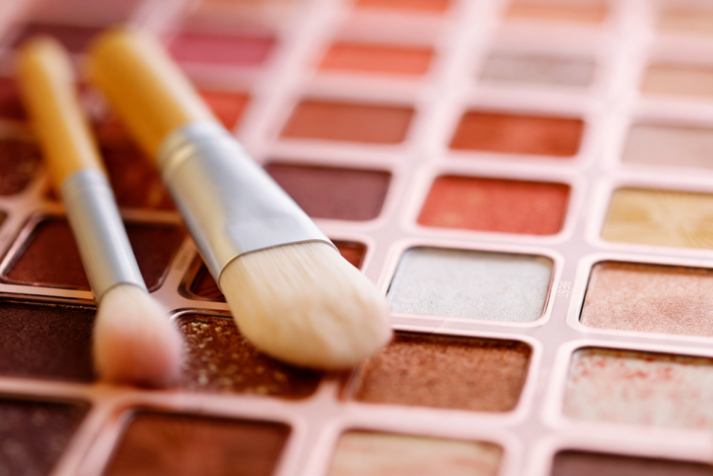 What Are the Top 2026 Trending Color Stories for a 24 Color Eyeshadow Palette