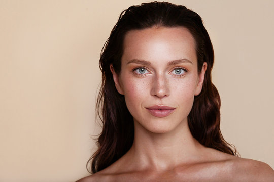 Antioxidant foundation liquid creates a perfect makeup look