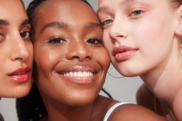 Maximizing Lip Plumping Effects with High-Gloss Shimmer Formulas