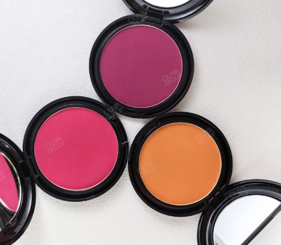Choosing Between Cream and Powder Blush for Oily Skin